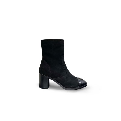 CHANEL HIGH-HEELED BOOTS 